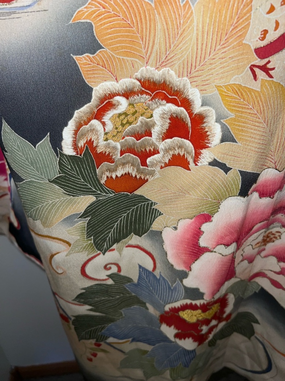 Vintage Japanese Silk Kurotomesode Kimono Hand Painted Floral Gold Embroidery - Picture 11 of 16